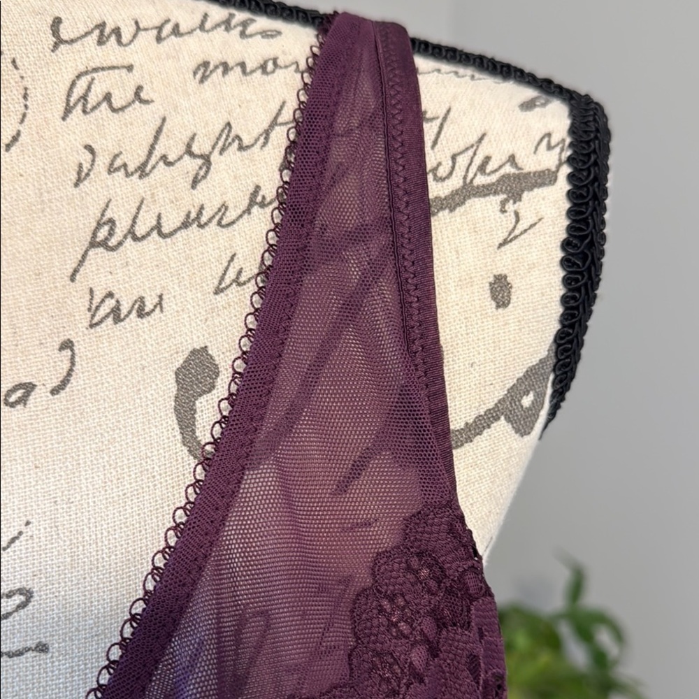 EUC Victorias Secret Elegant Purple Lace Bra - 38D​​ - Picture 3 of 9